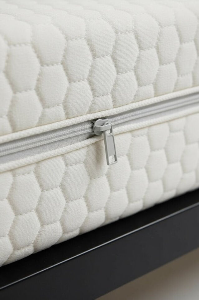 Fermuarlı Yatak Kılıfı 160x200 Yükseklik:25 Cm Üst Yüzeyi Sıvı Geçirmez,Alt Yüzeyi Polyester Kumaş